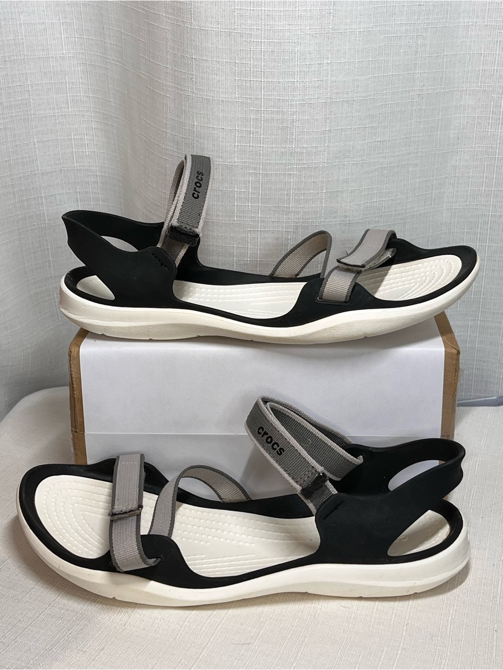 Crocs Strappy Sandals W8 Black White Gray Comfort Casual Lightweight - Picture 2 of 8